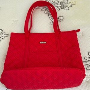 New without tags
Never used
Beautiful red tote ideal to travel or beach